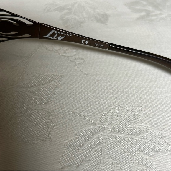 Oakley Liv Sunglasses 05-670 Polished Chocolate/Dark Bronze - Picture 7 of 8